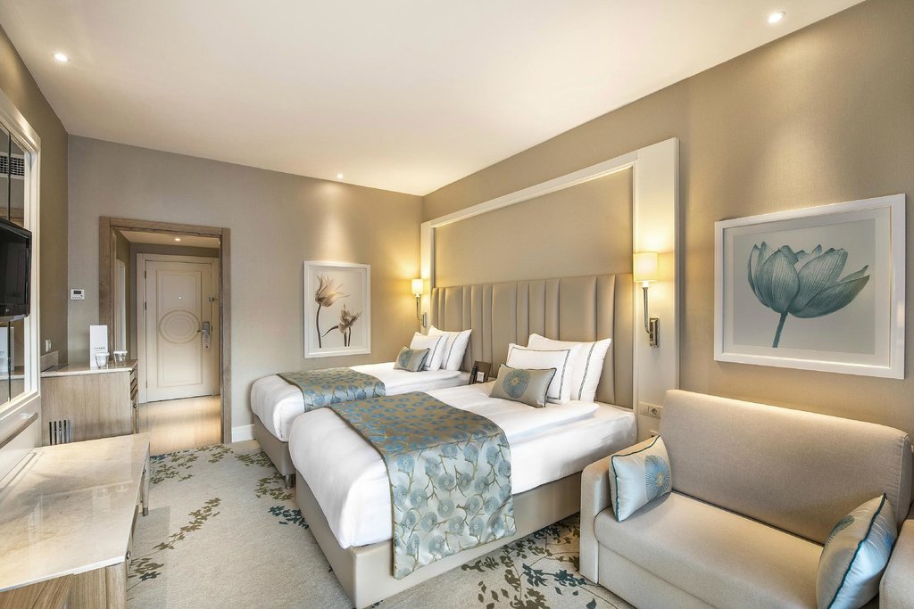 cheap resort hotels to Spend holiday with family