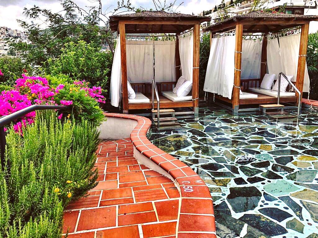 cheap resort hotels to Spend holiday with family