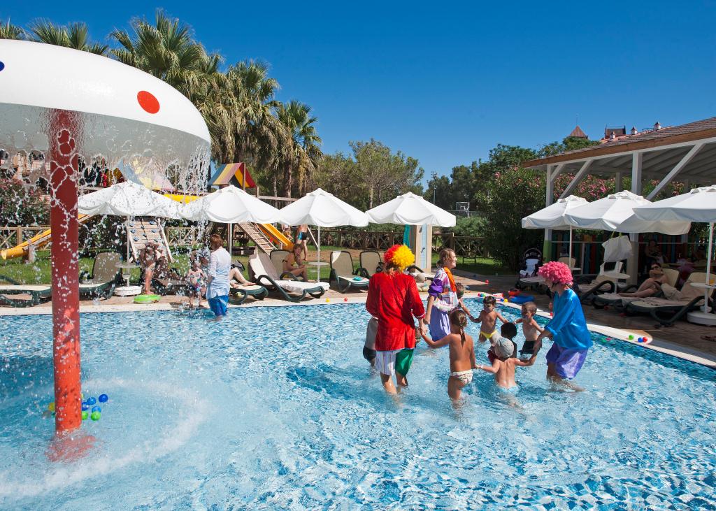 cheap resort hotels to Spend holiday with family