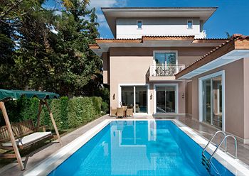 cheap resort hotels to Spend holiday with family