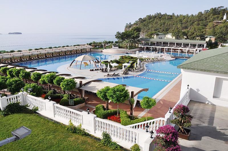 cheap resort hotels to Spend holiday with family