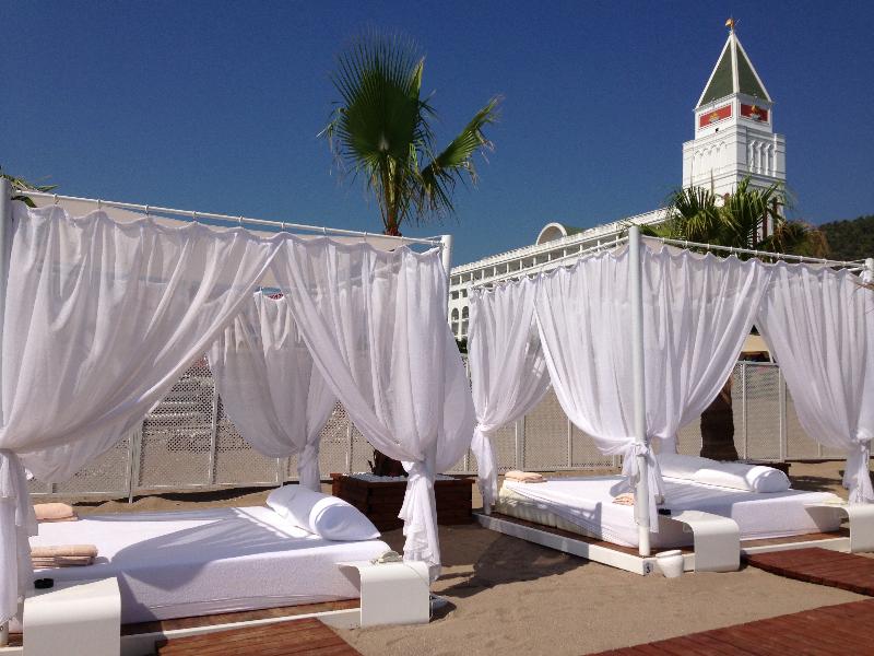 cheap resort hotels to Spend holiday with family