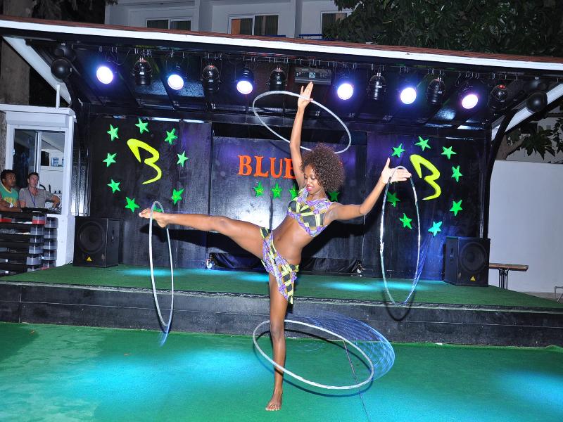 Lively entertaintment options 