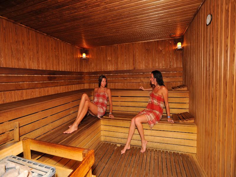 cheap resort hotels to Spend holiday with family