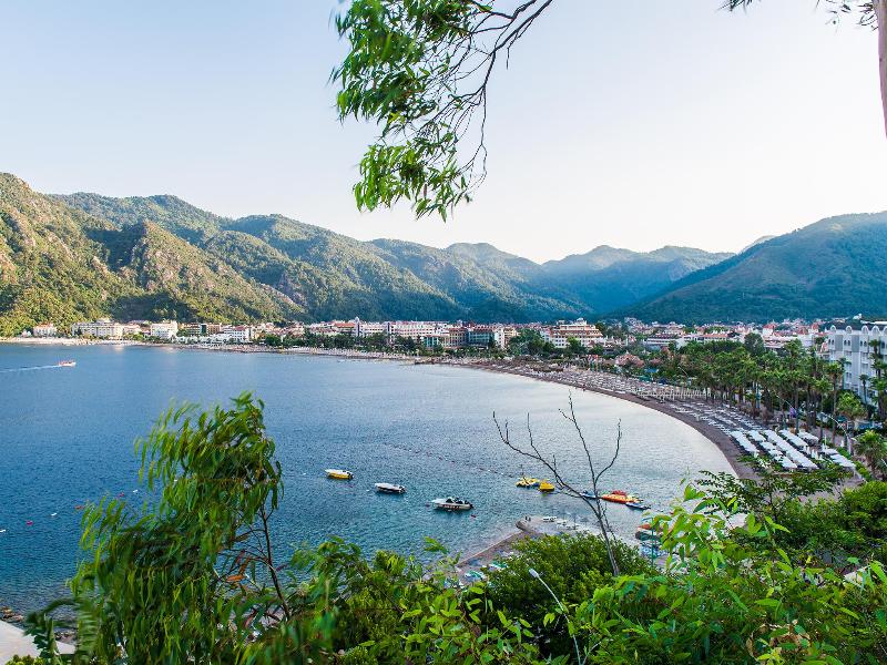 cheap resort hotels to Spend holiday with family