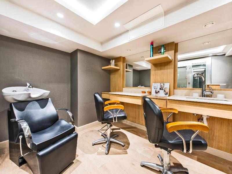 cheap resort hotels to Spend holiday with family