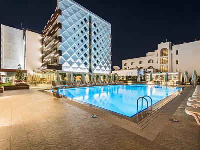 cheap resort hotels to Spend holiday with family