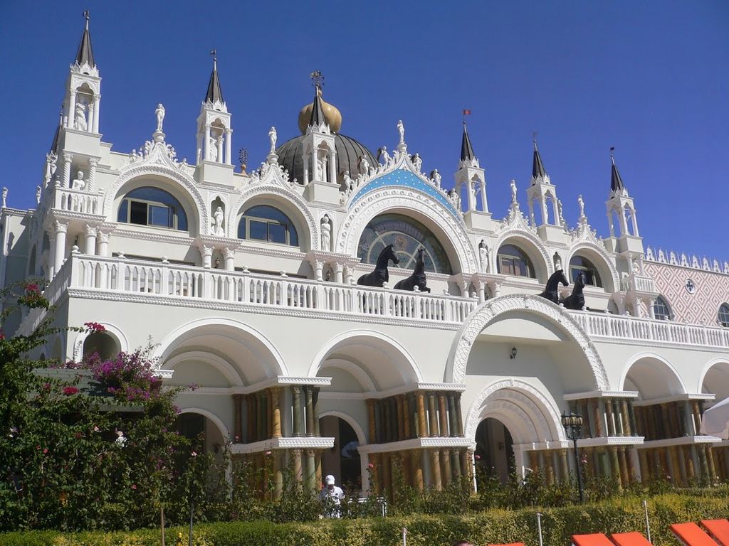 cheap resort hotels to Spend holiday with family