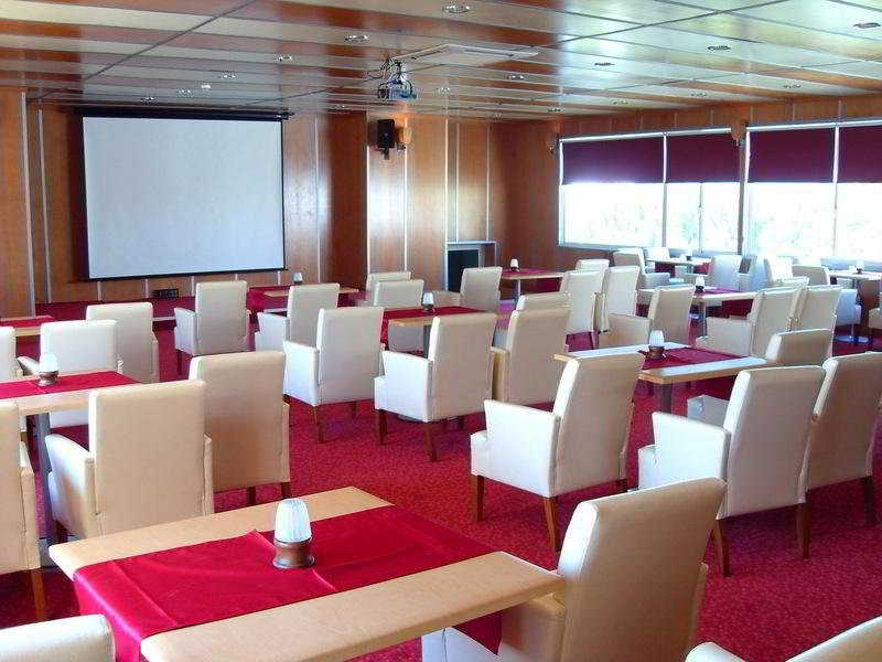 cheap resort hotels to Spend holiday with family