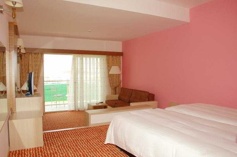 cheap resort hotels to Spend holiday with family