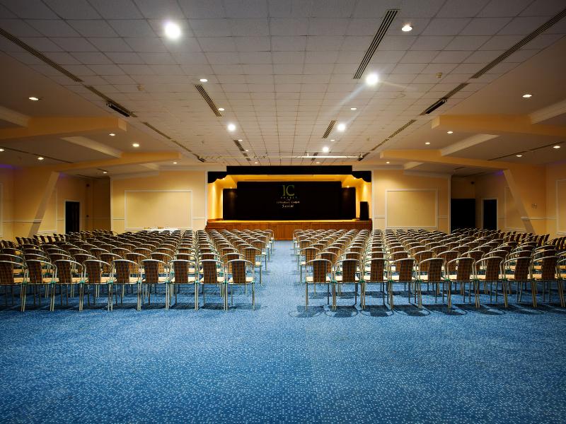 cheap resort hotels to Spend holiday with family