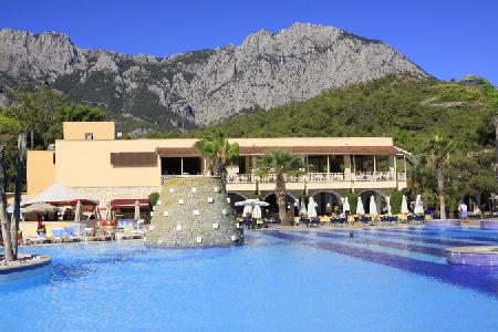 cheap resort hotels to Spend holiday with family