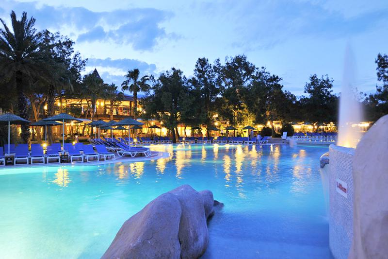 cheap resort hotels to Spend holiday with family