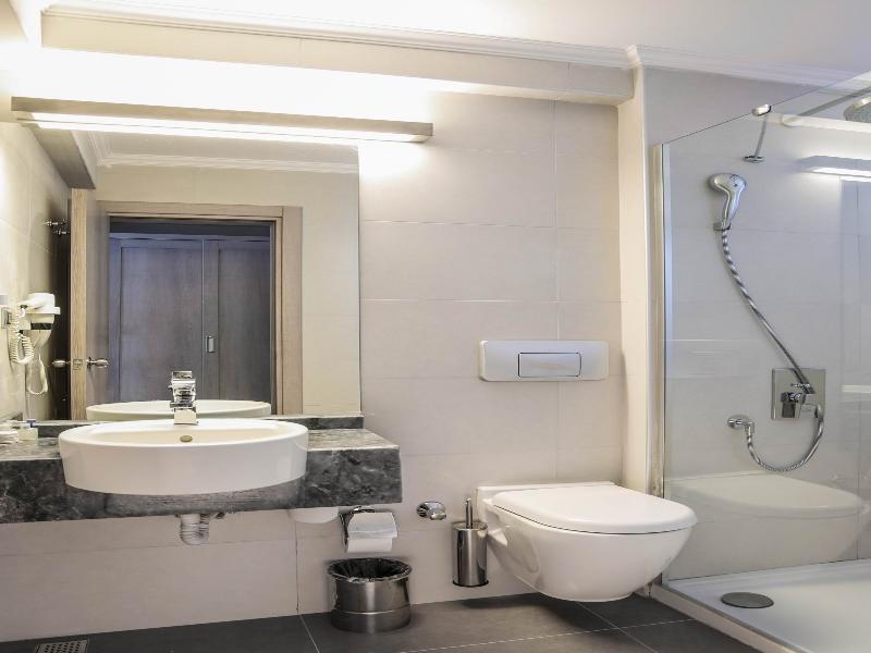 cheap resort hotels to Spend holiday with family