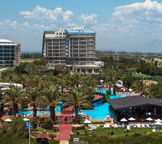 cheap resort hotels to Spend holiday with family