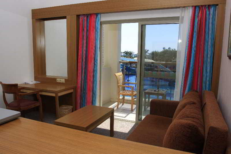 cheap resort hotels to Spend holiday with family