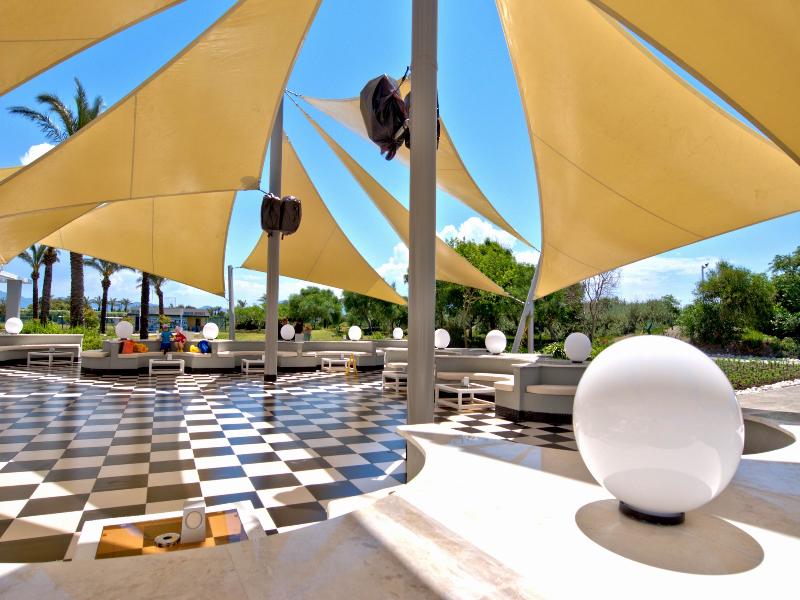 cheap resort hotels to Spend holiday with family