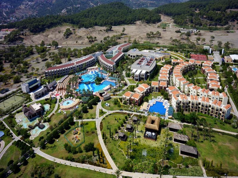 cheap resort hotels to Spend holiday with family