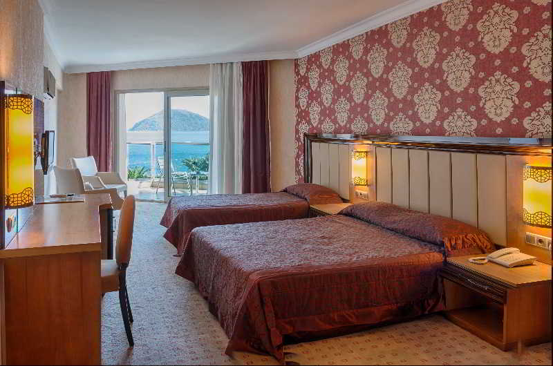 cheap resort hotels to Spend holiday with family