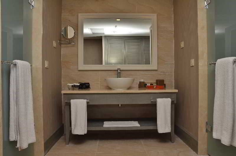 cheap resort hotels to Spend holiday with family