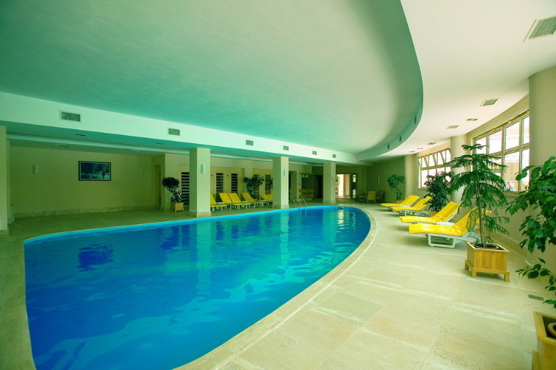 cheap resort hotels to Spend holiday with family