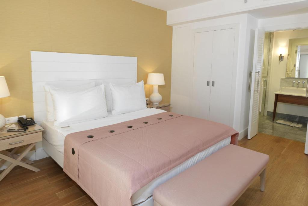 cheap resort hotels to Spend holiday with family