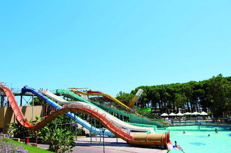 cheap resort hotels to Spend holiday with family