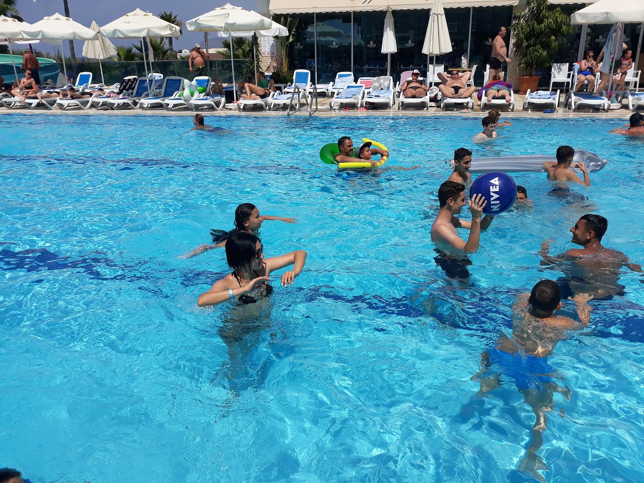 cheap resort hotels to Spend holiday with family