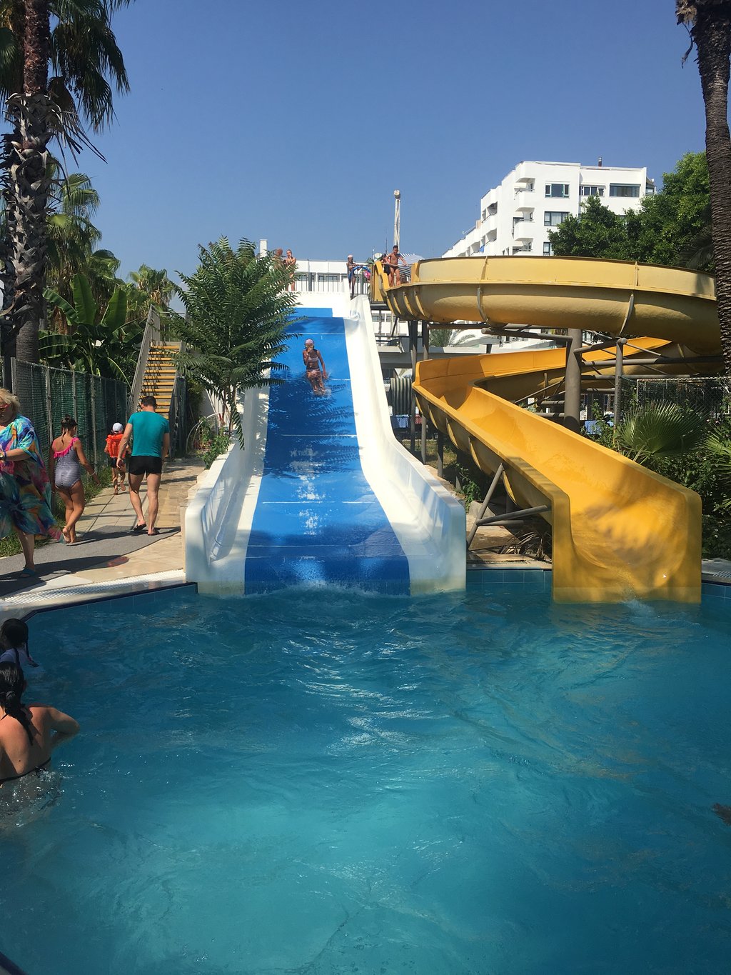 cheap resort hotels to Spend holiday with family