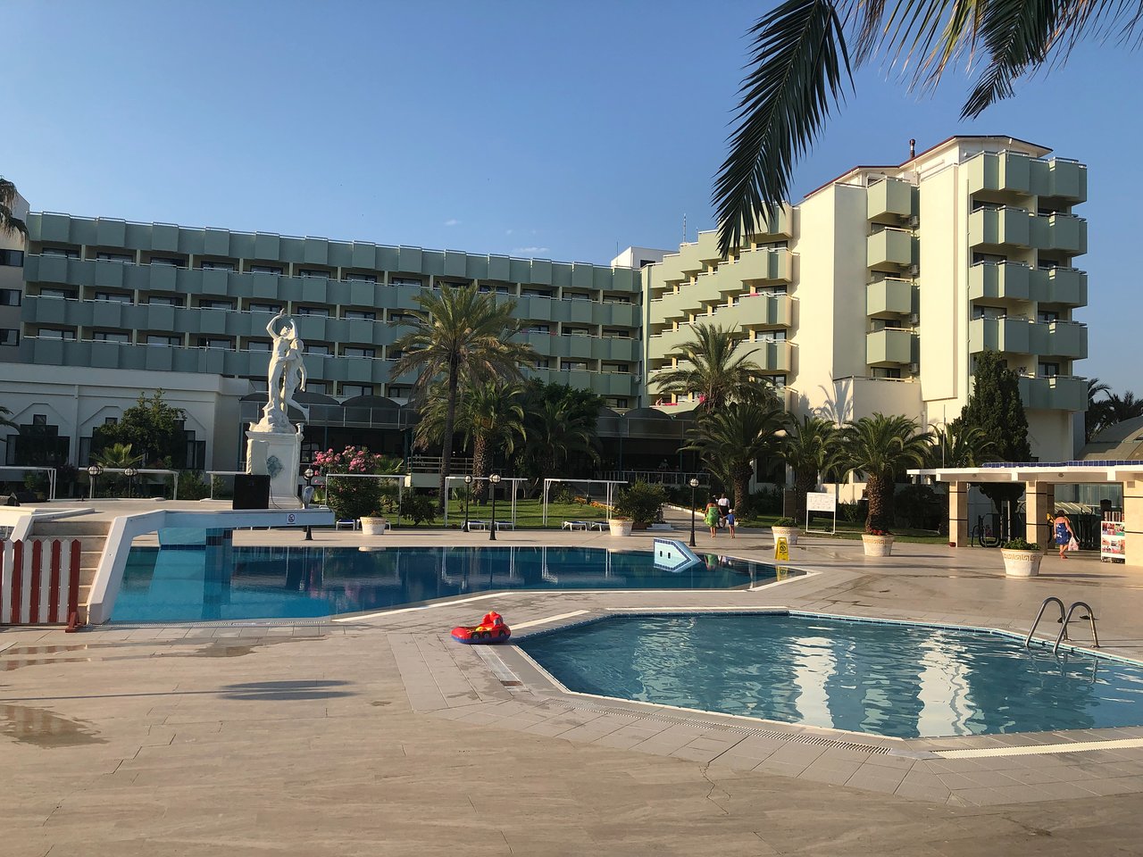 cheap resort hotels to Spend holiday with family