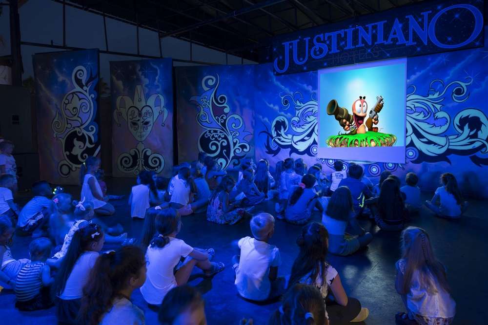 cheap resort hotels to Spend holiday with family