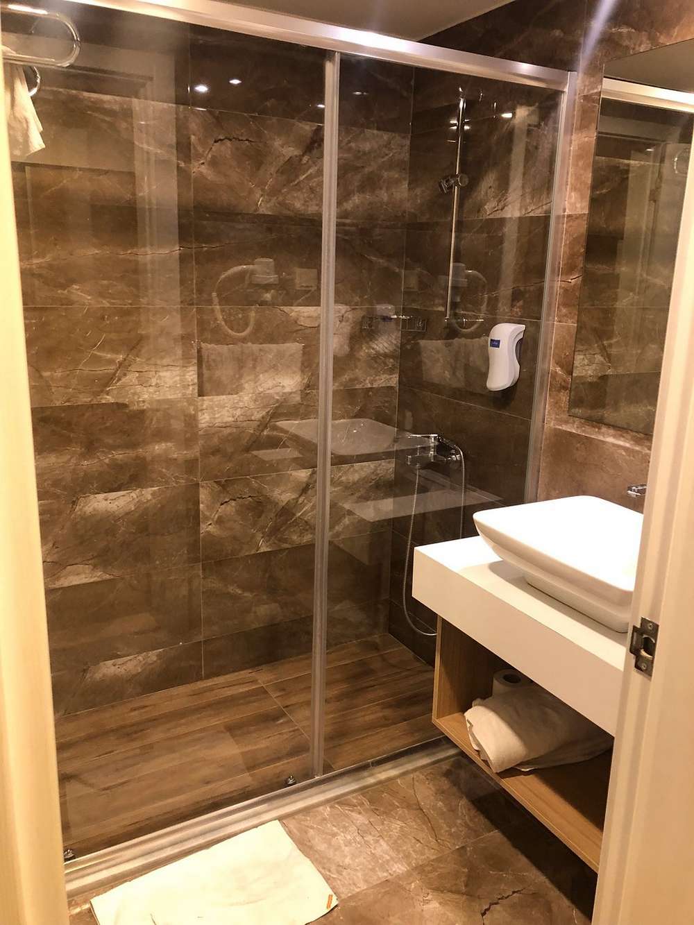 cheap resort hotels to Spend holiday with family