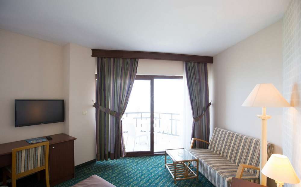 cheap resort hotels to Spend holiday with family