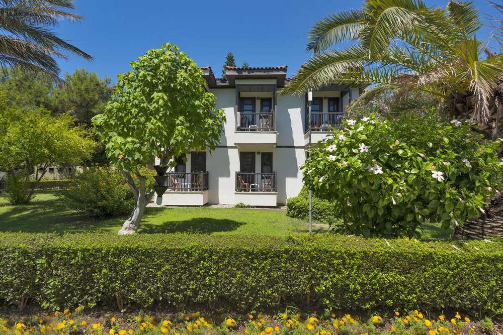 cheap resort hotels to Spend holiday with family