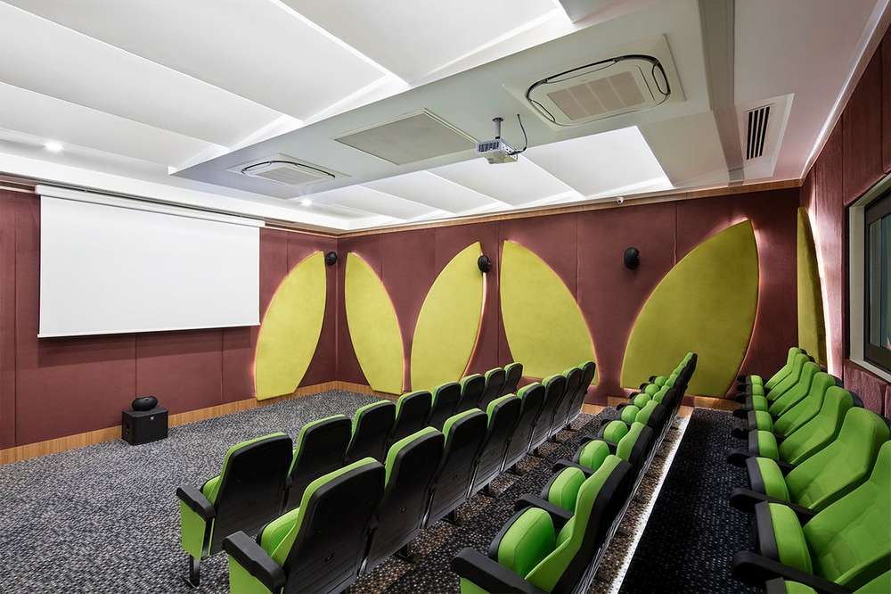 cheap resort hotels to Spend holiday with family