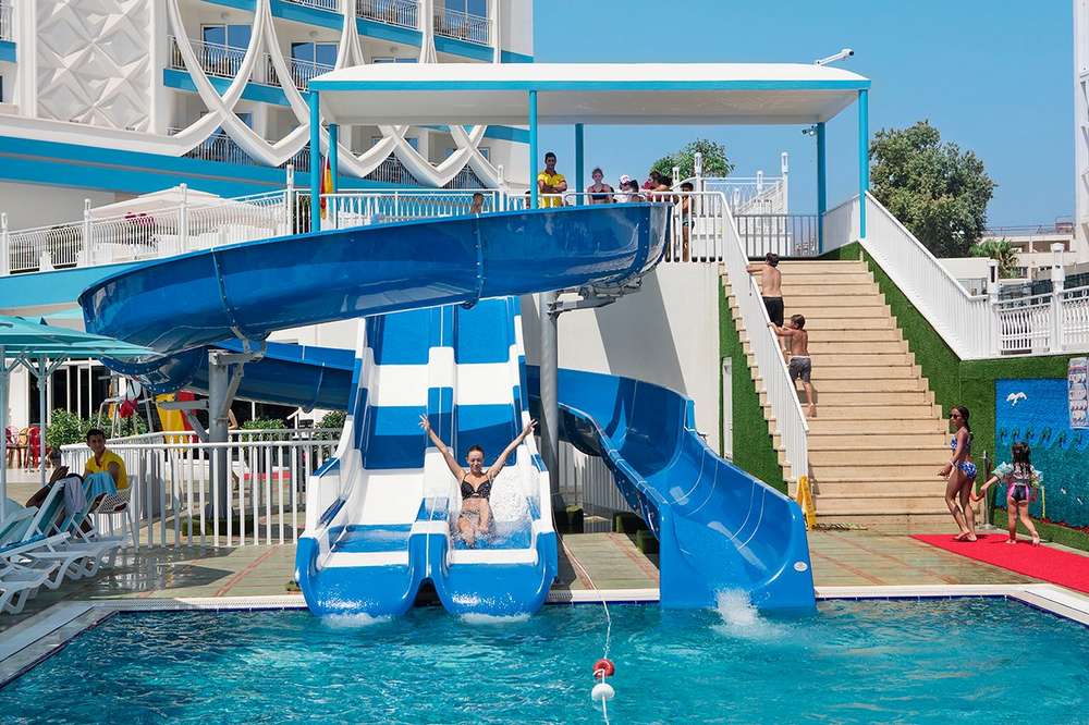 cheap resort hotels to Spend holiday with family