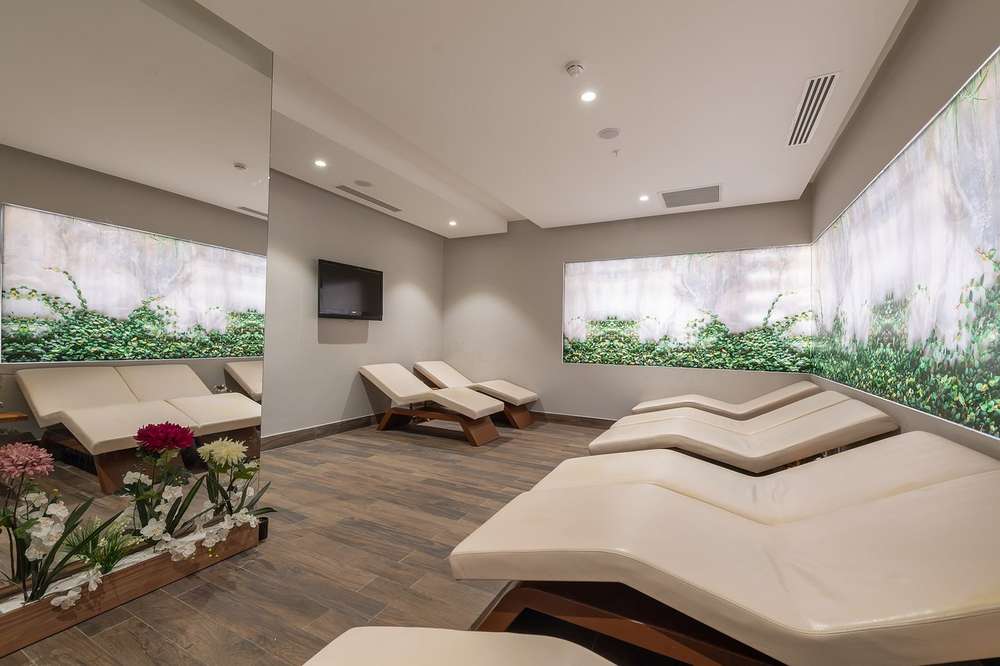 cheap resort hotels to Spend holiday with family