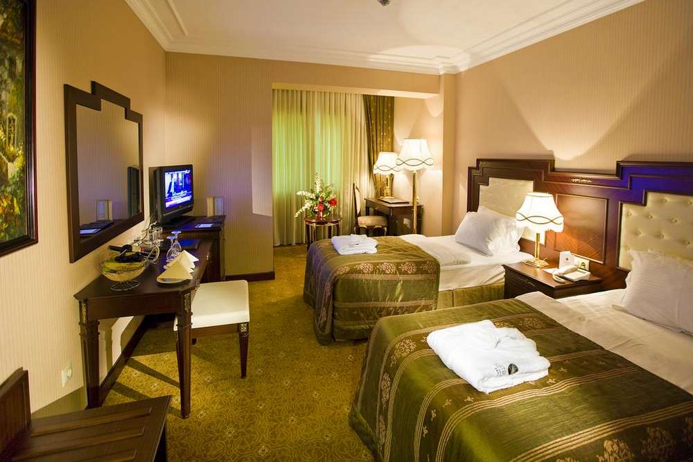 cheap resort hotels to Spend holiday with family