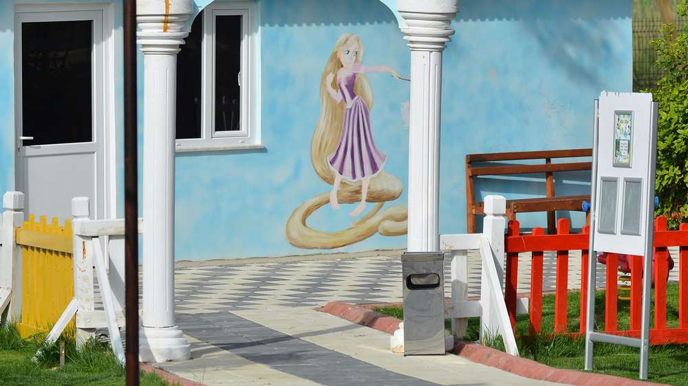 cheap resort hotels to Spend holiday with family