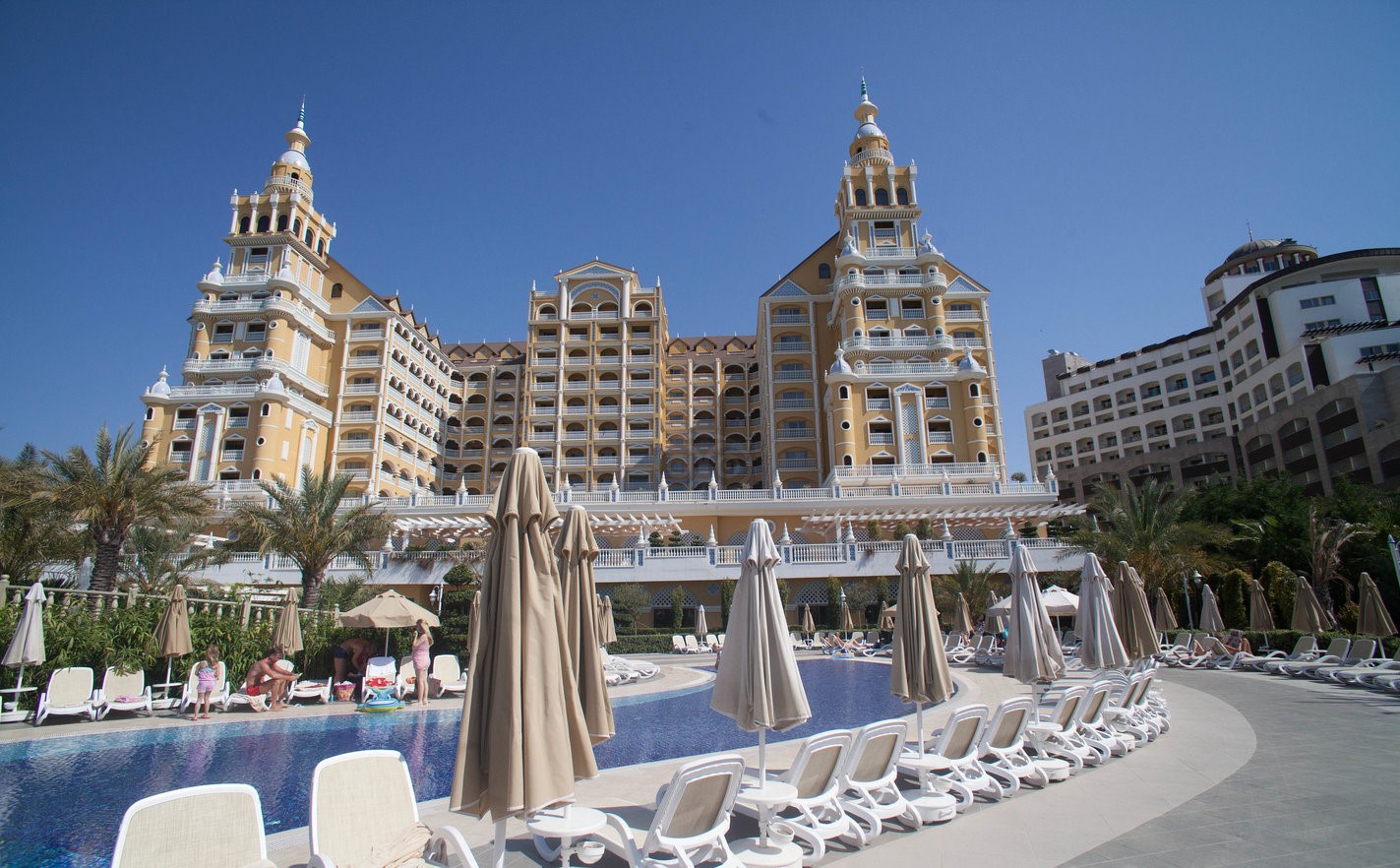 cheap resort hotels to Spend holiday with family