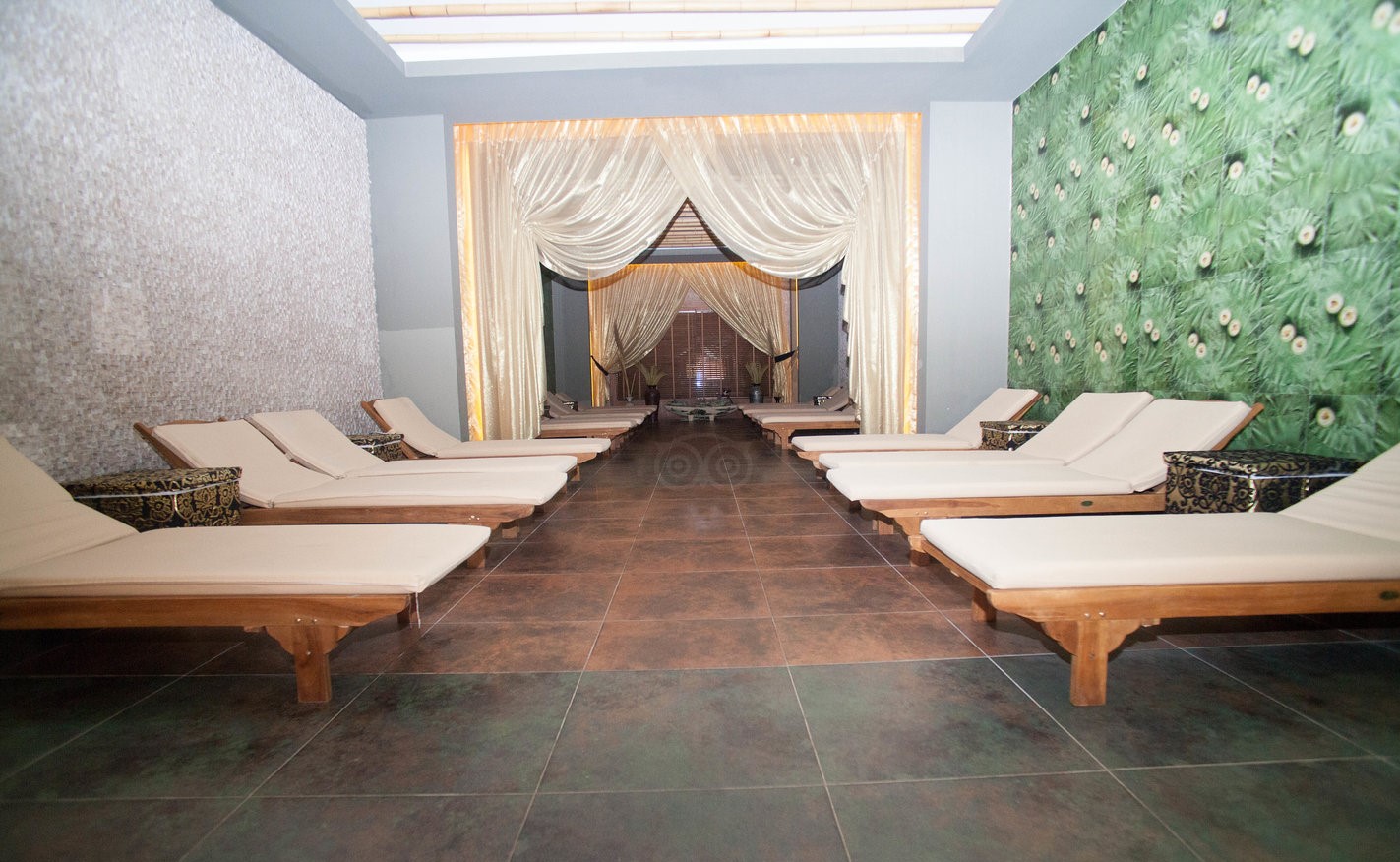 cheap resort hotels to Spend holiday with family