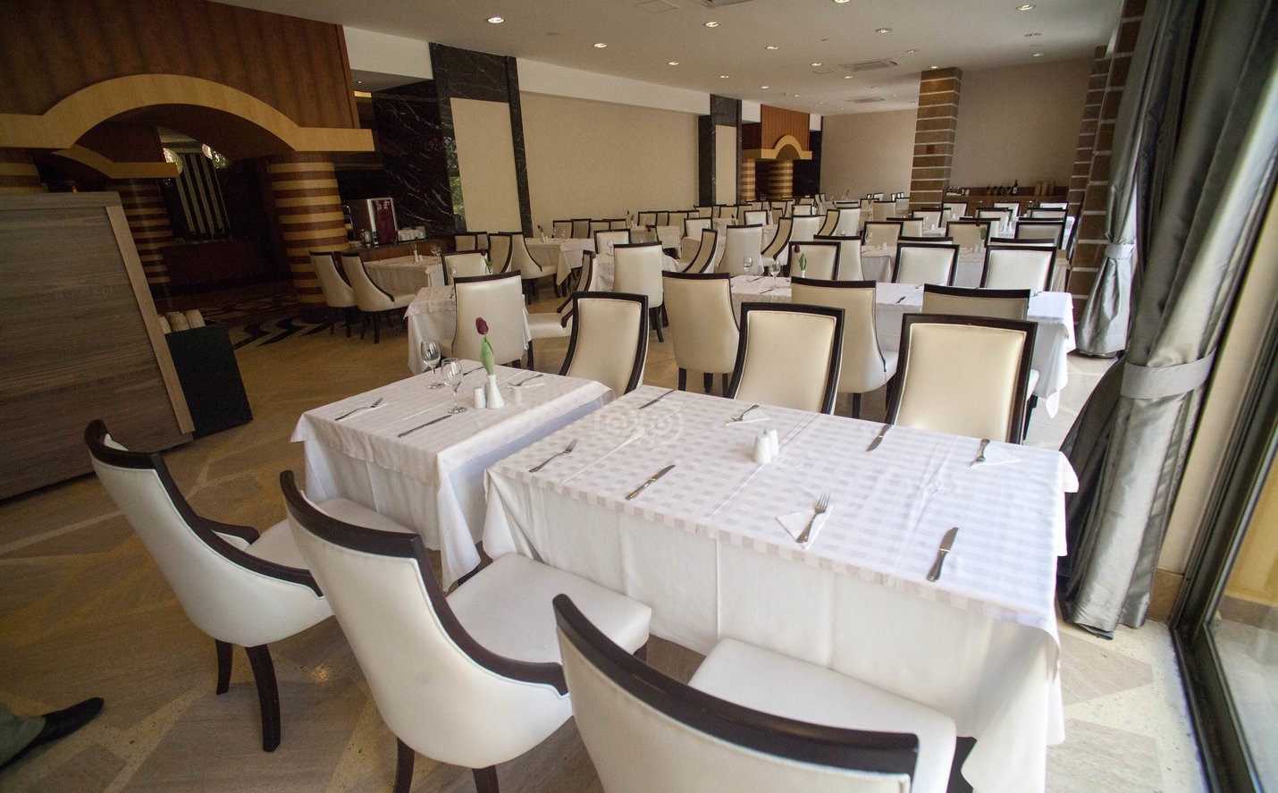 cheap resort hotels to Spend holiday with family