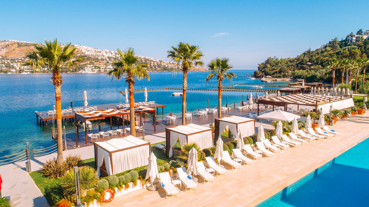 cheap resort hotels to Spend holiday with family