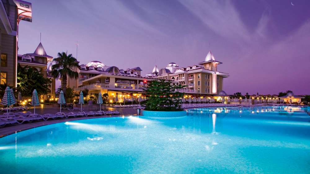 cheap resort hotels to Spend holiday with family