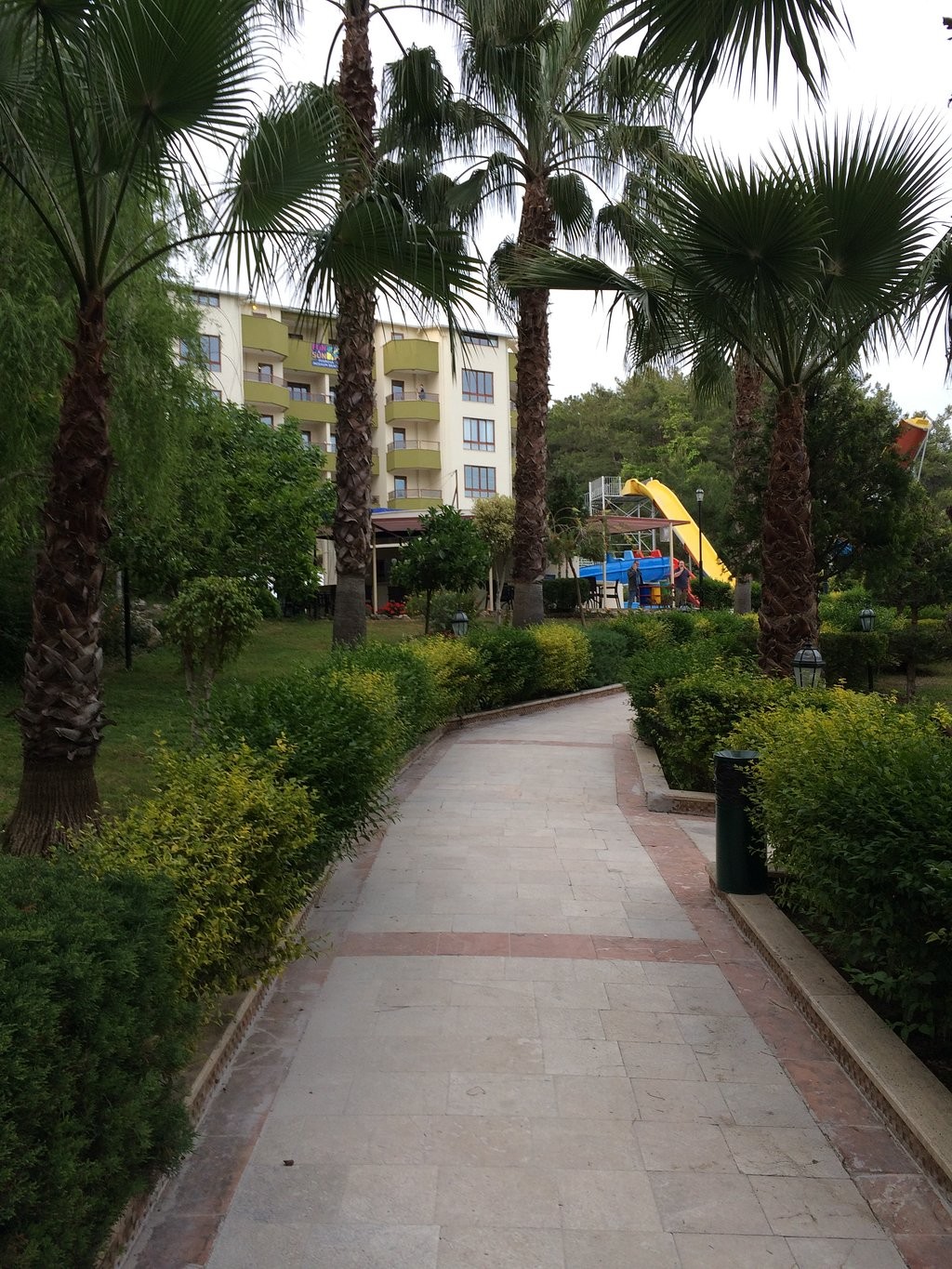 cheap resort hotels to Spend holiday with family