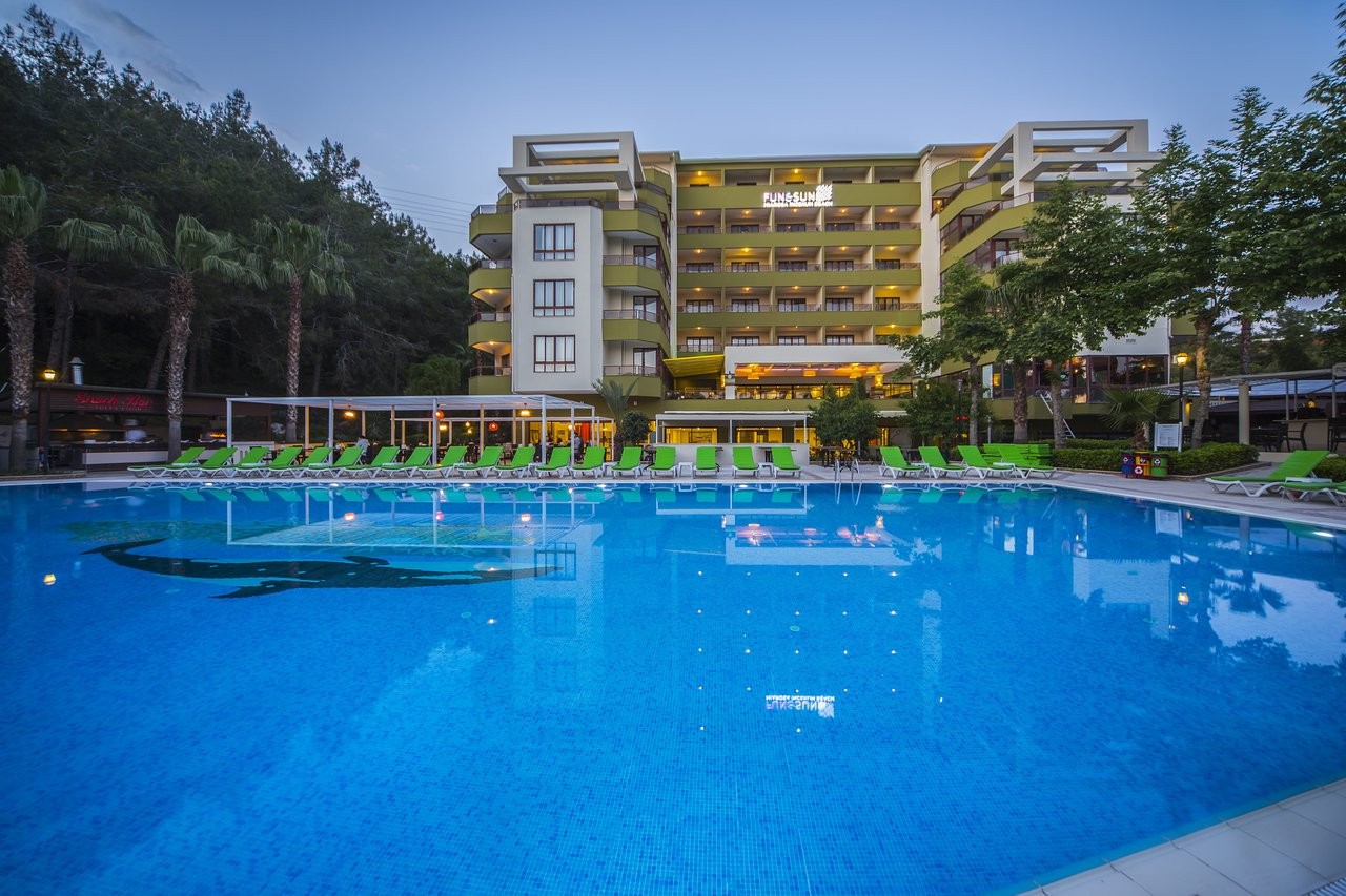 cheap resort hotels to Spend holiday with family