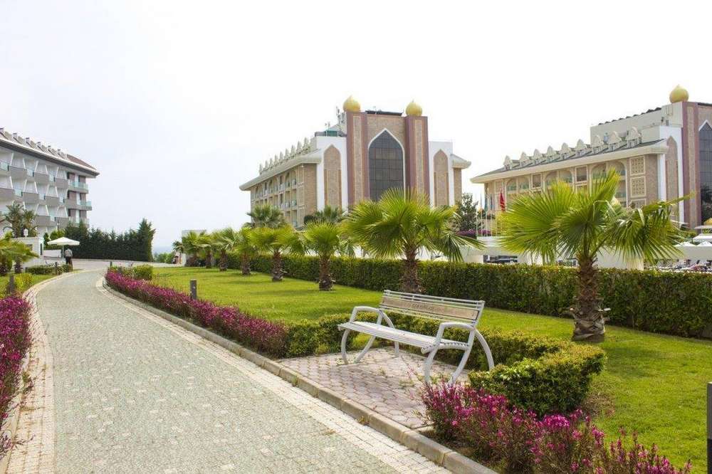 cheap resort hotels to Spend holiday with family