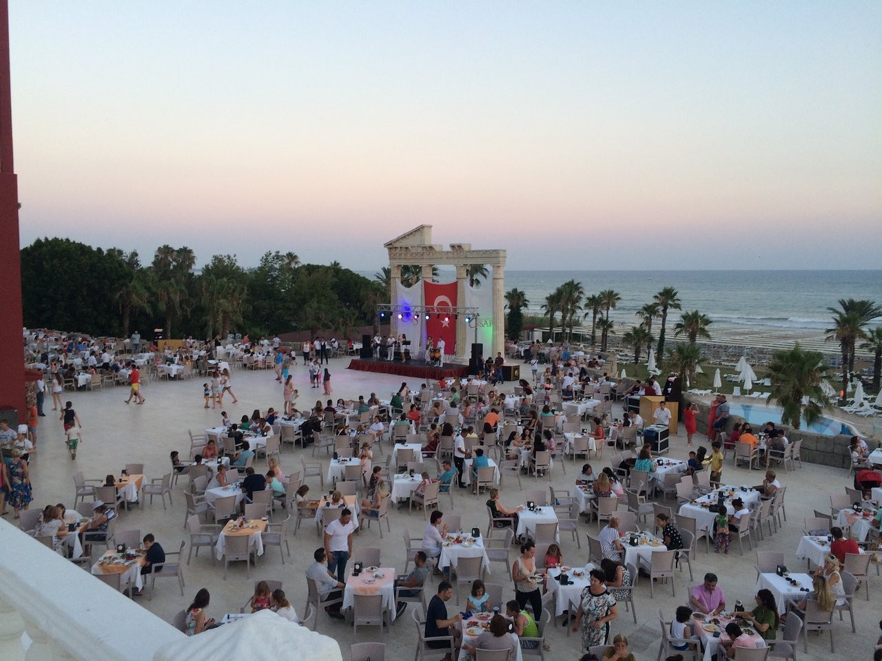 cheap resort hotels to Spend holiday with family