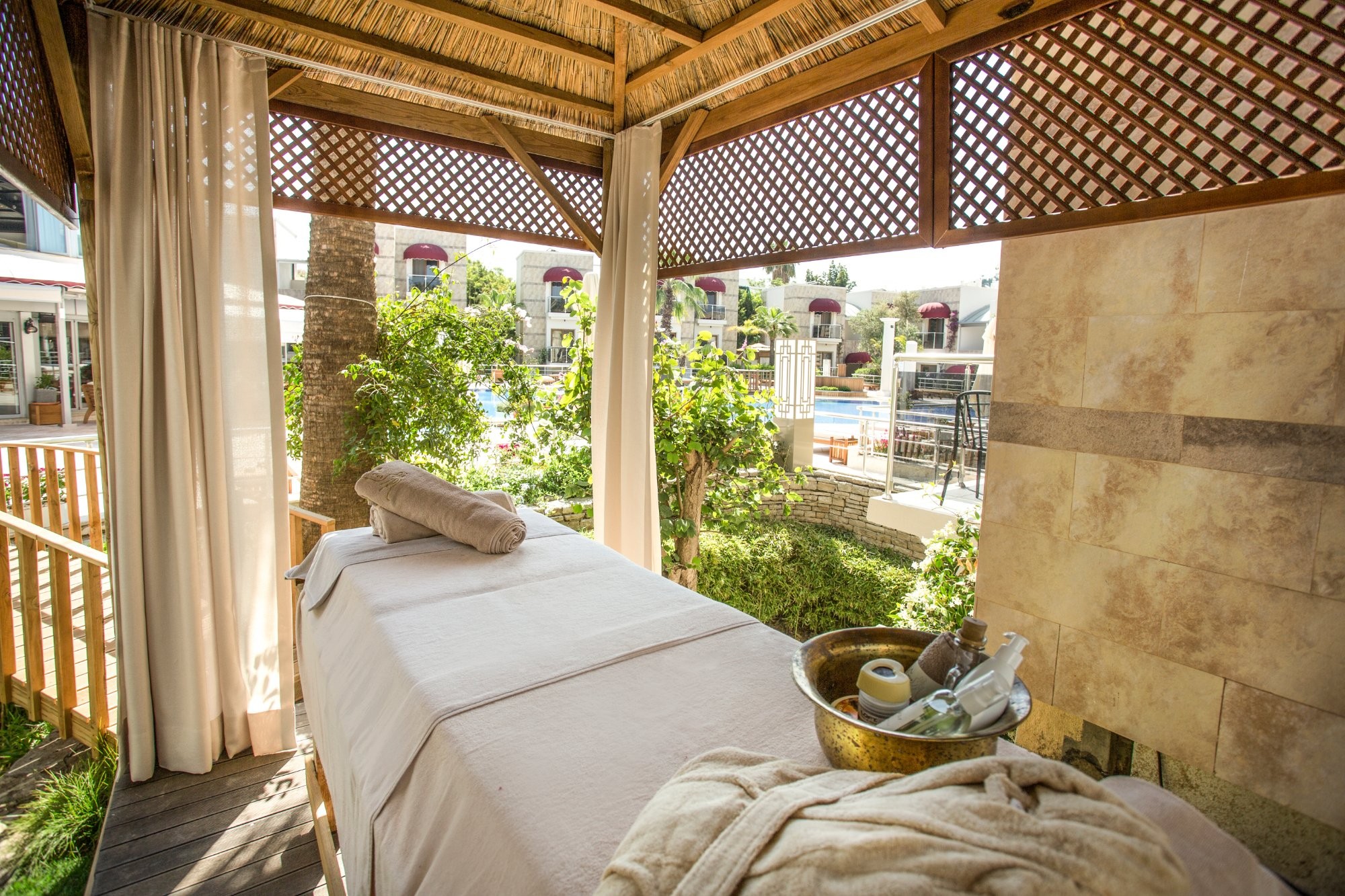 cheap resort hotels to Spend holiday with family