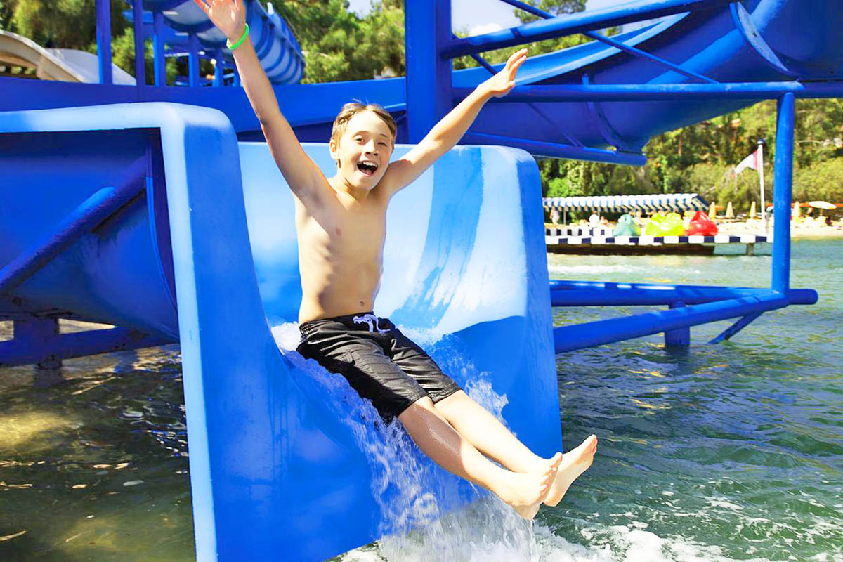 cheap resort hotels to Spend holiday with family